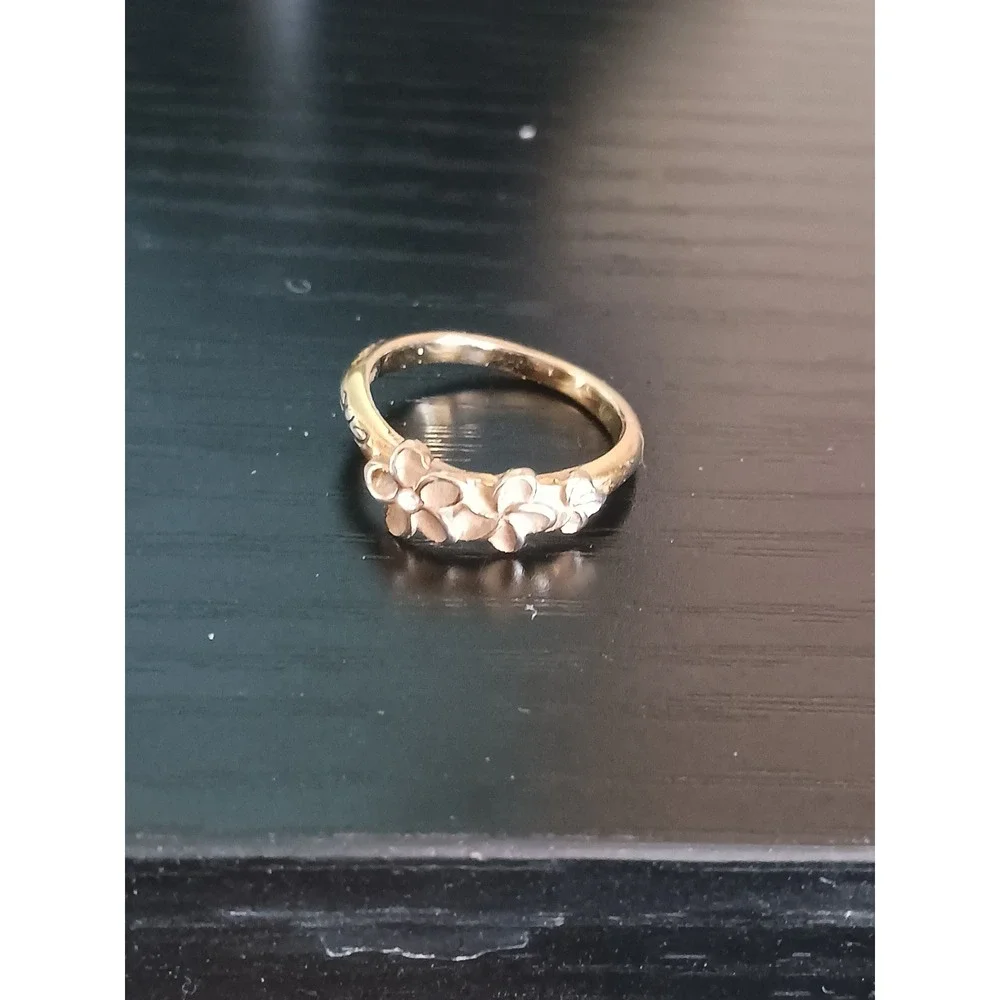 Floral Gold Tone Ring Size 6.5 RM Engraved Sculpted Flower Band - Picture 2 of 6